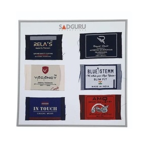 Étiquettes de vêtements personnalisées en carton avec pelliculage brillant pour l'image de marque, la présentation en magasin et l'identification des produits - Product Image 6