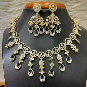 Ensemble de collier en diamant américain plaqué or Collection de bijoux de mode pour femmes Parfait pour les fêtes de mariage, les festivals et les occasions de cadeaux - Product Image 1