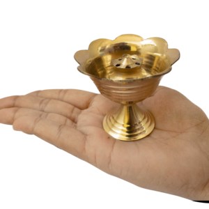 ที่วางกุหลาบทองเหลืองสำหรับห้อง Pooja การทำสมาธิกลิ่นหอมและการตกแต่งบ้าน - Product Image 3