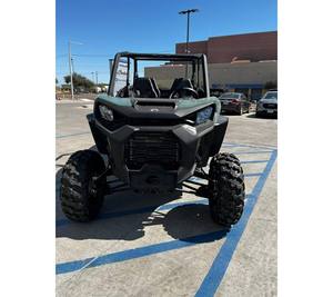 Offres promotionnelles - Véhicule utilitaire tout-terrain UTV de haute performance, moteur 700cc, 4x4, couleur verte - Product Image 1