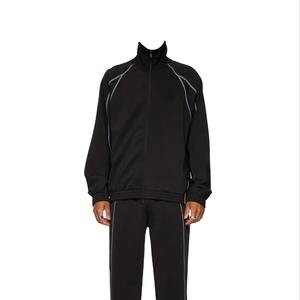 Conjunto de dos piezas para hombre, de invierno, corte ajustado, 100% poliéster, con cremallera, chaqueta deportiva y pantalones de chándal personalizados de forro polar. - Product Image 3