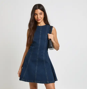 Robe d'été en jean à ourlet brut pour femme, vente en gros, vêtements de mode, broderie personnalisée, vêtements en denim, logo personnalisé, usine de vêtements OEM ODM - Product Image 1