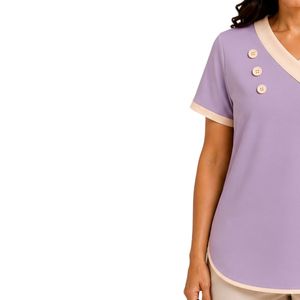 Camiseta de Manga Corta con Cuello en V Asimétrico para Mujer, Color Lila, con Detalle de Botones en Contraste Crema, Logotipo Personalizado, Ropa Casual al por Mayor - Product Image 3