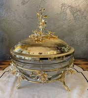 Plats de service de luxe pour réceptions de mariage avec boutons et cadres floraux, fabriqués de manière exceptionnelle par KHOOSI OVERSEAS