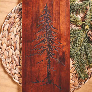 Planche à découper longue en bois avec un élégant motif d'arbre en pin gravé au laser et deux poignées intégrées pour couper les légumes - Product Image 4