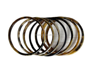 Brazalete de Cuerno Hecho a Mano de Lujo y Popular para Mujeres y Niñas - Personalizable en Color y Talla, Material Ecológico - Product Image 2