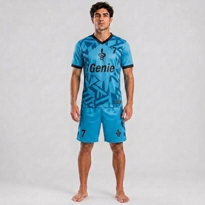 Vêtements de sport légers et performants pour uniformes de football, conçus avec des coutures durables et un tissu respirant pour une mobilité flexible. - Product Image 1