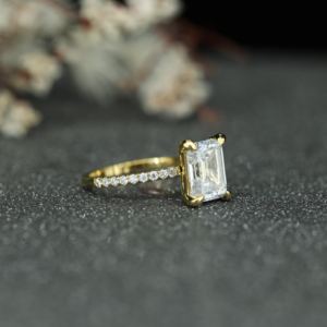 Anillo de Compromiso de Moissanita con Corte Esmeralda, Plata de Ley 925, Chapado en Oro, Anillo con Banda Pavé, Joyería de Boda para Mujer, Venta al por Mayor Personalizada - Product Image 4