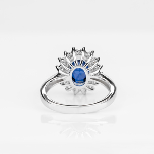 Anillo de Compromiso Majestic de Oro de 18K con Zafiro Azul de Corte Ovalado y Halo de Diamantes, Joyería Fina de Inspiración Real Vintage, Regalo para Ella - Product Image 2