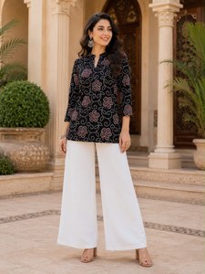 Ensemble Kurta en coton noir imprimé pour femmes avec pantalon palazzo blanc, coupe ample, vêtements ethniques décontractés, style Inde Pakistan, toutes saisons - Product Image 1