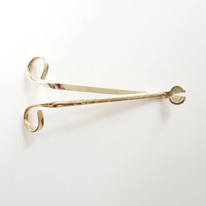 Recortador de mechas de lujo de largo alcance con mango extendido, ideal para velas en recipientes profundos y recorte seguro. Acabado mate de lujo. - Product Image 1