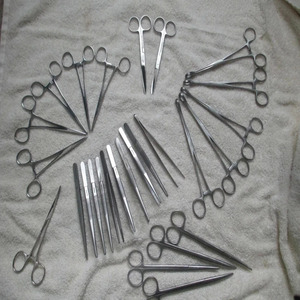 Ensemble d'instruments chirurgicaux Jamso Industries, 83 pièces, pinces, ciseaux, mors, pincettes en acier inoxydable, kit chirurgical pakistanais - Product Image 6