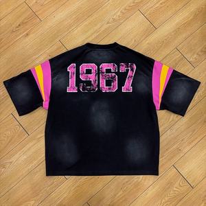 T-shirt court en coton délavé pour femme, noir, rose, imprimé universitaire, manches rayées, sérigraphie, logo personnalisé - Product Image 6