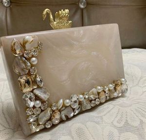 Bolso de Mano Elegante de Resina Hecho a Mano con Diseño Floral Personalizado para Mujer, Bolso de Diseñador de Boutique, Regalo para Fiesta, H a CRAFT - Product Image 5