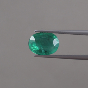 Esmeralda Natural Certificada IGI, Venta al por Mayor, 3 Quilates, Corte Ovalado 11x8mm, Excelente Calidad, Verde Claro, Tratada con Calor, para Joyería - Product Image 1