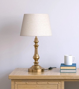 Lampe de table en métal de style victorien avec abat-jour en tissu de lin, finition laiton antique, base durable, éclairage d'appoint chaleureux - Product Image 4