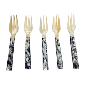 Fourchette à caviar en coquillage naturel, motif floral, manche long, finition polie miroir, personnalisable, gravable, avec rangement - Product Image 1