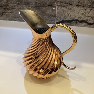 Carafe à eau en cuivre couleur terre naturelle, finition lisse, article de gros personnalisé en usine - Product Image 4