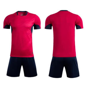 Tenue de football personnalisée sublimée : un uniforme d'entraînement rétro, à séchage rapide, pour les clubs, conçu avec une découpe entièrement automatisée - Product Image 2