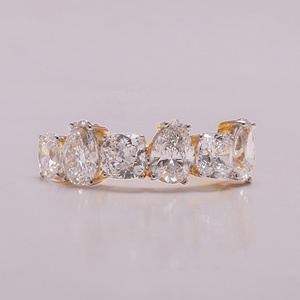 Anillo de Boda de Oro Sólido de 18 Quilates con Diamante Cultivado en Laboratorio Certificado por IGI, Corte Pera y Cojín, Media Eternidad, Clásico - Product Image 1