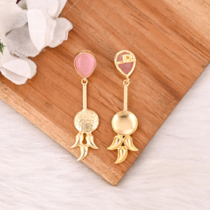 Boucles d'oreilles élégantes en laiton plaqué or avec pierre précieuse œil de chat rose sertie, bijoux de mode pour femmes - Product Image 5