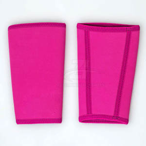 El diseño de soporte de agarre garantiza que las rodilleras se mantengan en su lugar mientras ofrecen compresión y libertad de movimiento. - Product Image 3