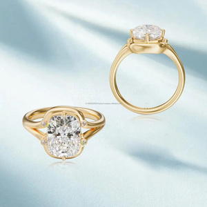 Bague de fiançailles et de mariage classique en argent sterling 925 plaqué rhodium, sertie de diamants moissanite taille coussin allongée de 3,00 carats - Product Image 4