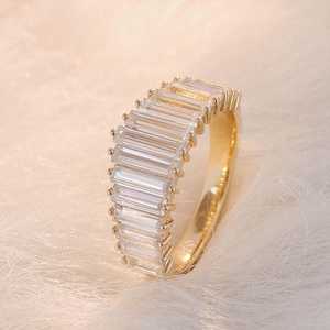 Anillo de media eternidad con corte baguette de moissanita, chapado en oro, plata 925 original, joyería fina para regalo de fiesta para amigos. - Product Image 1