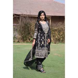 Salwar Kameez de Algodón de Diseño para Fiestas, Hermosa Blusa Estilo Pent con Dupatta - Product Image 4