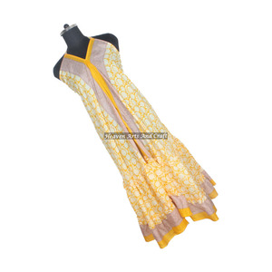 Nouveau Saree / Sari / Shari, vêtements indiens et pakistanais en provenance d'Inde, style hippie bohème, longue robe en soie vintage indienne à motifs floraux - Product Image 3
