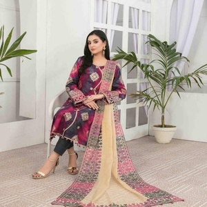 Hermosos y elegantes trajes étnicos de 3 piezas, Colección CIANA, trajes de césped de fiesta paquistaní e india de Tawakkal - Product Image 6