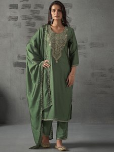Ensemble Kurta Pantalon Dupatta en Soie Brodé Vichitra, Tenue Ethnique de Créateur avec Broderie de Paillettes et Cordon, Idéal pour Mariages et Fêtes, Salwar Kameez - Product Image 1
