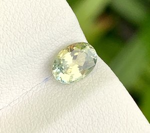 Saphir naturel chauffé jaune-vert ovale de Madagascar, pierre précieuse en vrac pour joaillerie fine - Product Image 3