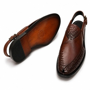 Nouvelle conception Sandales Peshawari en cuir de studio, en caoutchouc et cuir, faites à la main, légères, à bout ouvert, avec bride à boucle, sabots toutes saisons - Product Image 4