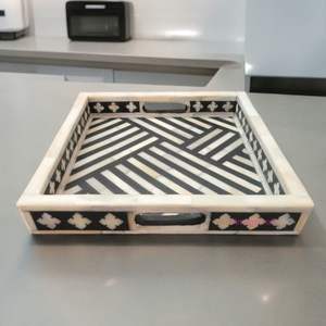 Bandeja hecha a mano con diseño de hueso - Product Image 2