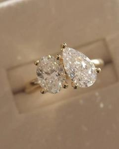 Elegante Anillo de Compromiso Toi Et Moi de Oro Amarillo de 5 CT con Corte de Pera y Ovalado, Cultivado en Laboratorio, Vintage, de Dos Piedras, Joyería Nupcial Única - Product Image 1