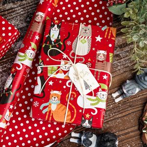 Rotolo di Carta da Regalo Natalizia con Gatti Carini e Pois, Carta da Regalo Reversibile con Decorazioni Natalizie, Accessori per le Festività - Product Image 1