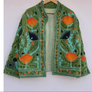 Chaqueta de Terciopelo Suzani Bordada a Mano, Chaqueta Corta Boho Floral para Mujer, Ropa de Abrigo Otoñal, Producto de Alta Gama al por Mayor - Product Image 1
