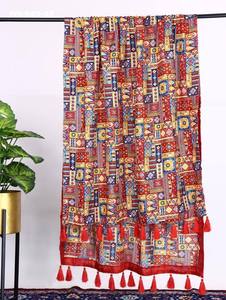 Fournisseur de dupattas en polycoton de qualité supérieure, dernière collection, avec motifs imprimés, travail en feuille métallisée et pompons, de Surat, à prix de gros. - Product Image 3