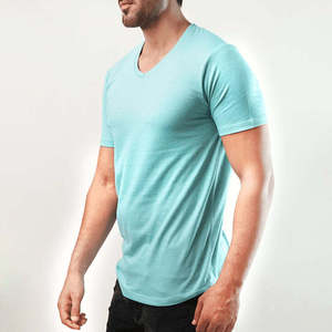 เสื้อยืดคอกวีทรงเข้ารูปแขนสั้นสำหรับผู้ชาย สีพื้น ผ้าคอตตอนเจอร์ซีย์ สวมใส่สบาย ระบายอากาศได้ดี ความยาวปกติ - Product Image 1