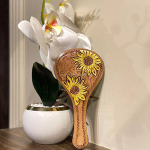 Nouveau miroir de poche en cuir usiné gravé miroir à main de maquillage en cuir véritable occidental personnalisé miroir Vintage cadeau pour elle - Product Image 4