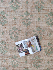 Alfombra Kilim Moderna Tejida a Mano de Yute, Ecológica, Antibacteriana, Antideslizante, Apta para Mascotas, con Diseño Floral en Tonos Tierra, Fibra Natural Sostenible - Product Image 4