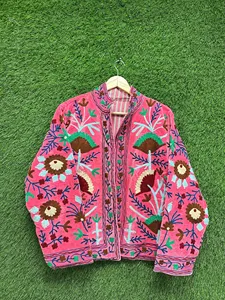 Chaqueta de Terciopelo con Bordado Floral Suzani Bohemio, Chaqueta Vintage Hecha a Mano para Mujer con Cuello Alto - Product Image 3