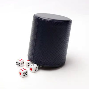 Copa de Dados Profesional Cuadrada de Cuero PU Hecha a Mano y Tallada, Duradera, para Juegos de Casino y Bar, con Cinco Dados - Product Image 2
