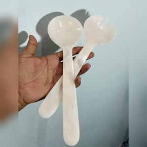 Cuillère de service contemporaine en résine – Écologique, légère, compatible lave-vaisselle, avec long manche et finition miroir - Product Image 3