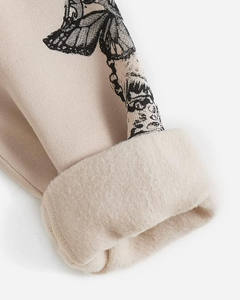 Sudadera Extra Grande para Mujer con Gráfico de Mariposa Negra, Transpirable y de Secado Rápido - Product Image 3