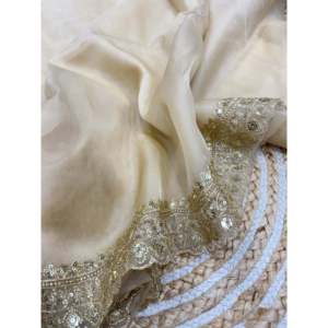 Sari de Fiesta para Mujer de Diseñador con Lentejuelas y Bordado Zari, Elegante Conjunto de Traje - Product Image 2
