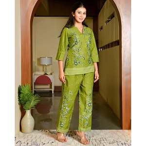 Conjunto de Cordón de Georgette Verde Puro Rinji XS para Uso en Prendas - Product Image 2