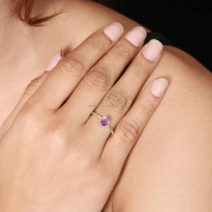 Anillo de compromiso minimalista Premium de Plata de Ley 925 para mujer, moissanita Original piedra preciosa, ajuste de bisel de corte ovalado, uso diario - Product Image 1