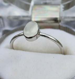 Anillo Ovalado de Piedra Lunar de Latón Hecho a Mano, Delicado, con Destellos, Minimalista, Estilo Boho, Joyería Curativa para Mujer - Product Image 3